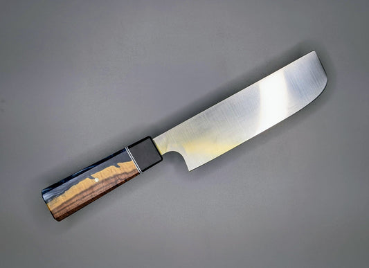 Japanese kitchen knife with wood and resin hybrid handle