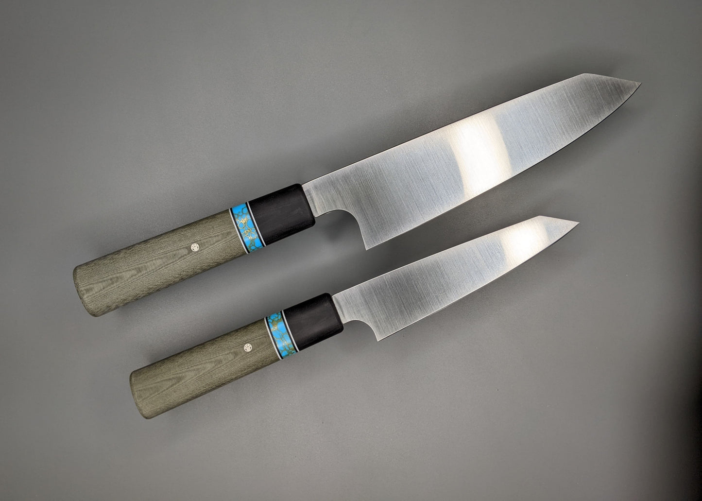 two K-tip kitchen knives with green handles as a gift set